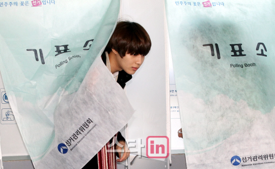 기표소 나오는 샤이니 태민                                                                                                                                                                         