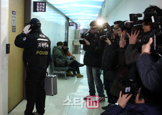 故 조성민 사인 조사하는 과학수사대                                                                                                                                                                