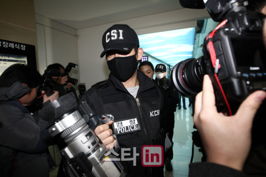 故 조성민 사인 조사하는 과학수사대                                                                                                                                                                