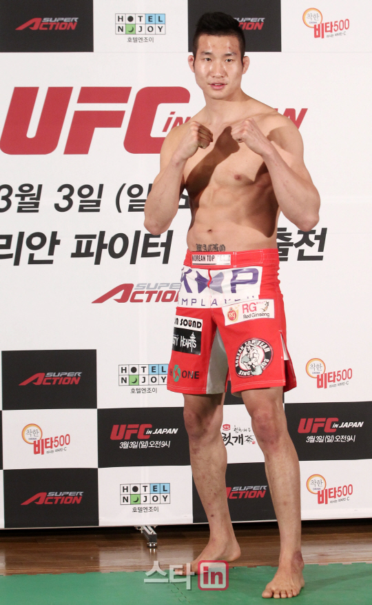 포즈 취하는 코리안 파이터 임현규                                                                                                                                                                  