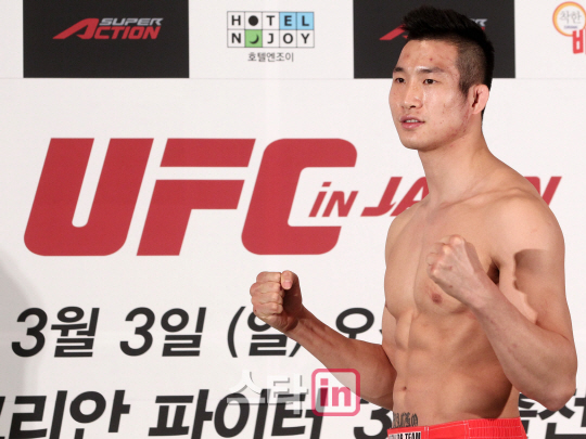 포즈 취하는 코리안 파이터 임현규                                                                                                                                                                  