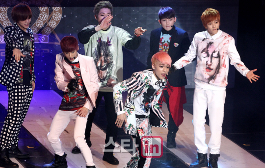 틴탑 ''긴 생머리 그녀!''                                                                                                                                                      