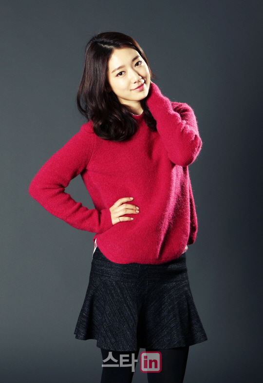 포즈 취하는 박신혜                                                                                                                                                                                