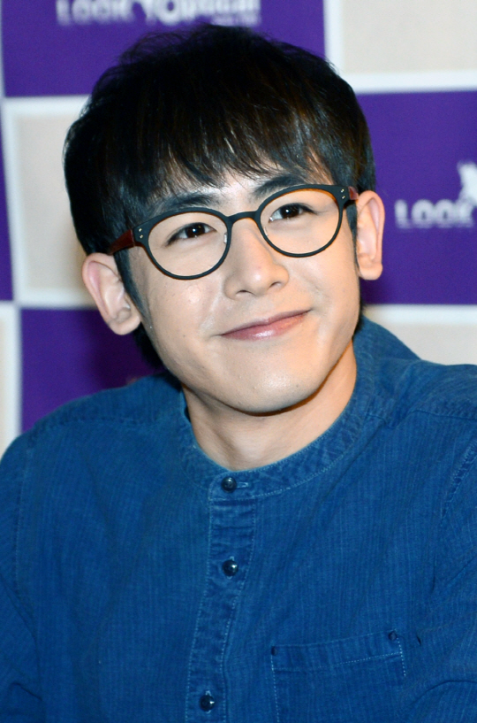  해맑은 미소짓는 닉쿤                                                                                                                                                                             