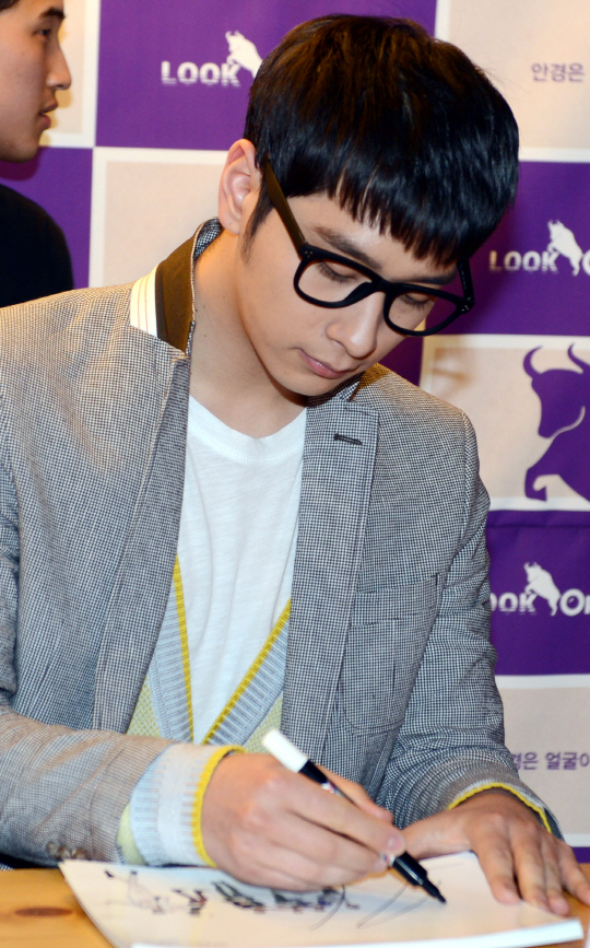  찬성, "사인은 진지하게!"                                                                                                                                                               