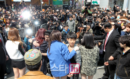 걸스데이 프리허그 이벤트에 명동 `인산인해`                                                                                                                                                        