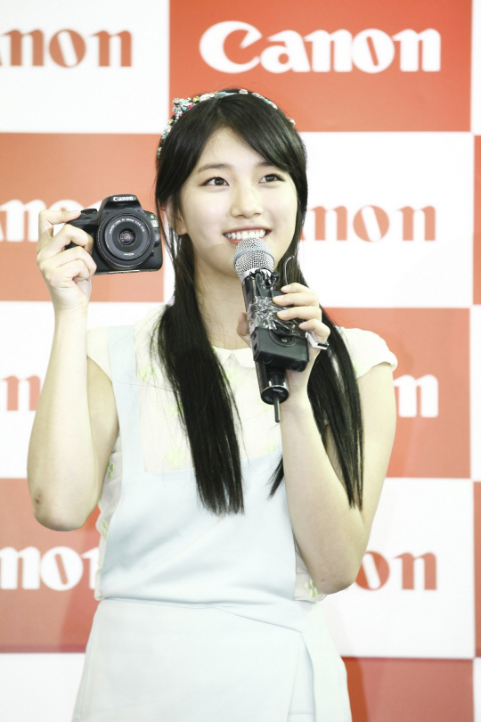 수지 ''캐논 모델이에요''                                                                                                                                                      