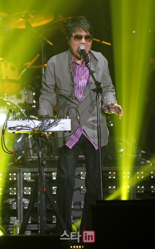 숨막히는 가왕의 가창력                                                                                                                                                                            