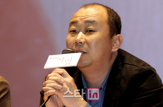 질문에 답하는 조준묵 PD                                                                                                                                                                           