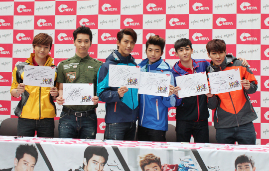 2PM, 컴백 전 팬 사인회로 '복귀 인사'                                                                                                                                                          