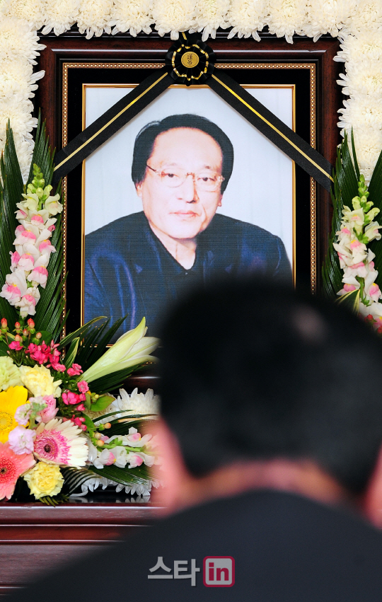 ''전설의 DJ'' 故 이종환 향한 애도물결                                                                                                                                         