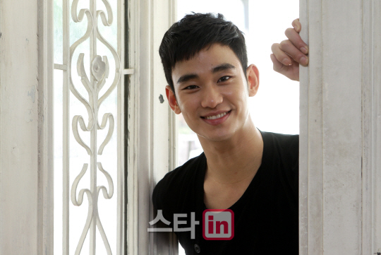 김수현 ''女心 사로잡는 미소~''                                                                                                                                                