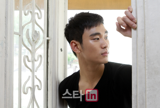 김수현 ''훈남의 옆라인''                                                                                                                                                      