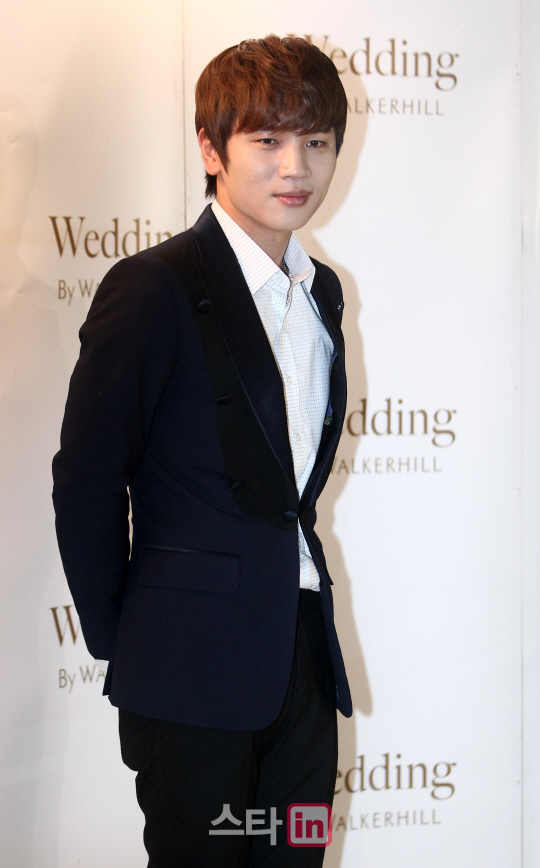 백지영-정석원 커플 결혼식 참석한 케이윌                                                                                                                                                           