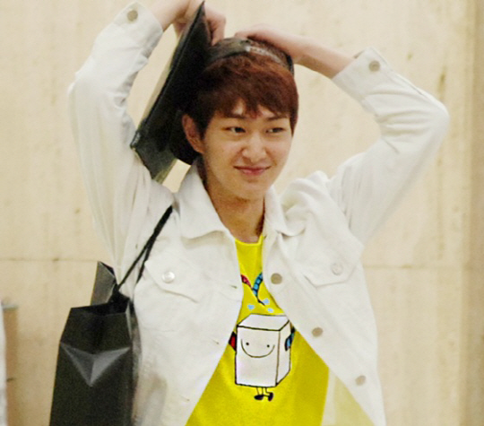 샤이니 공항패션, 온유 ‘청량한 미소’                                                                                                                                                             