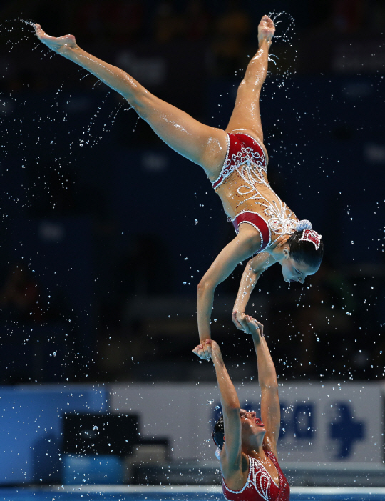 멋진 연기 선보이는 선수들                                                                                                                                                                        