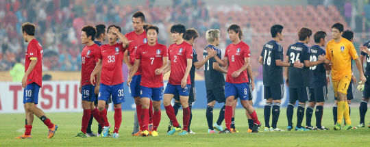  한국, '우리가 일본에게 지다니'                                                                                                                                                         