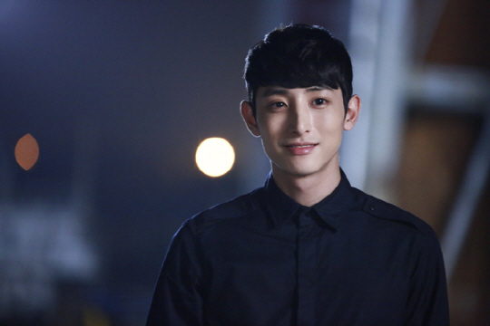 `상어` 김수현 (이수혁)의 애틋한 미소                                                                                                                                                              