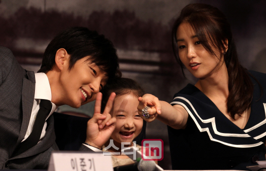 이준기-이채미-박하선 '진짜 가족이 따로 없네~'                                                                                                                                           