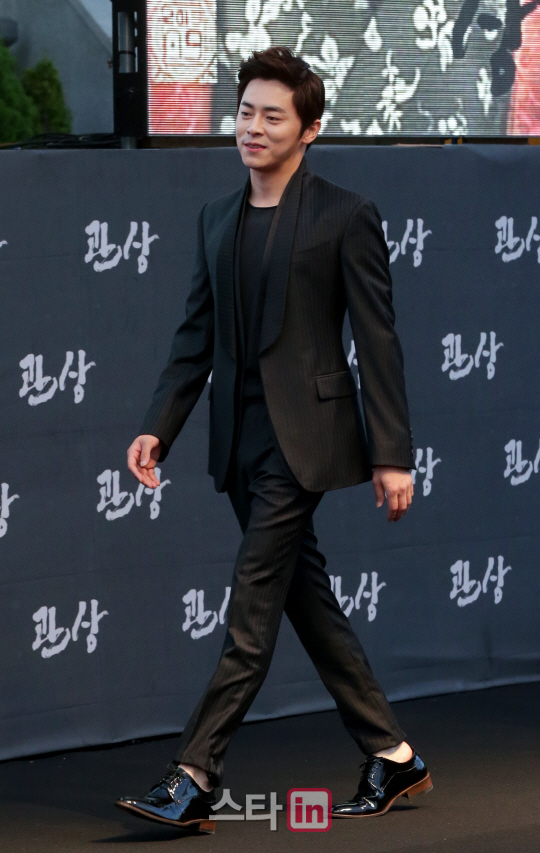 조정석 '구두가 포인트'                                                                                                                                                                  