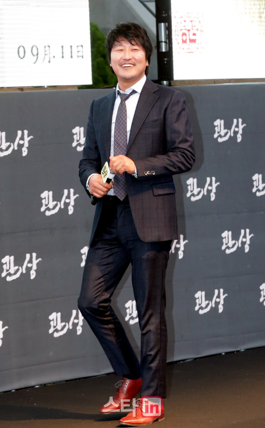 송강호 '오늘 멋 좀 냈어요~'                                                                                                                                                             