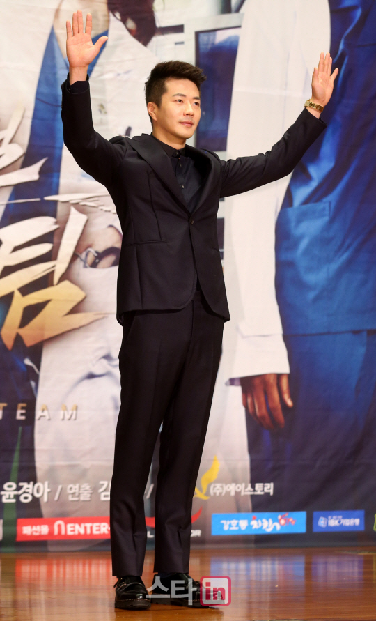 일본 팬들에게 인사하는 권상우                                                                                                                                                                     