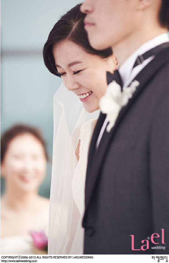 면사포 쓴 안선영 함박 웃음 '행복해요~'                                                                                                                                                  