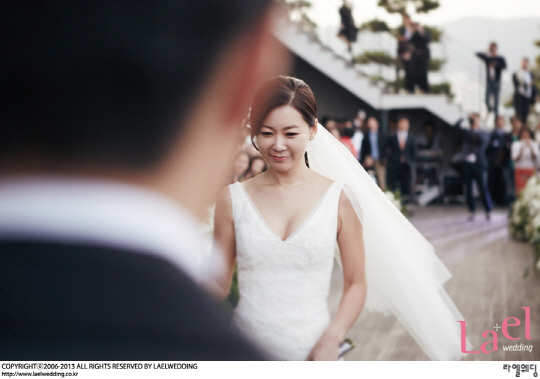 안선영 결혼 사진, 순백의 웨딩드레스 ‘우아한 자태’                                                                                                                                               