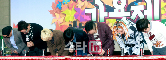 '90도 인사하는 무한도전'                                                                                                                                                                