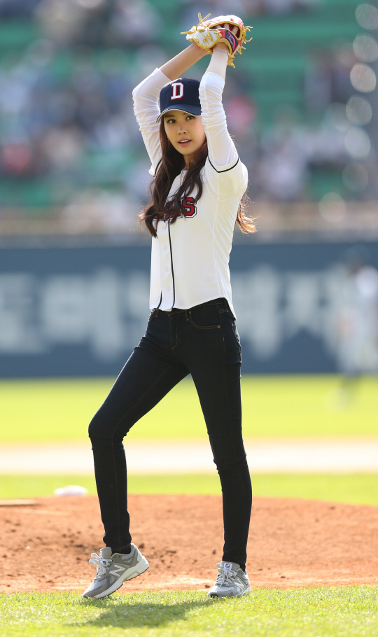  <2013 PO> 시구하는 이다해                                                                                                                                                                        