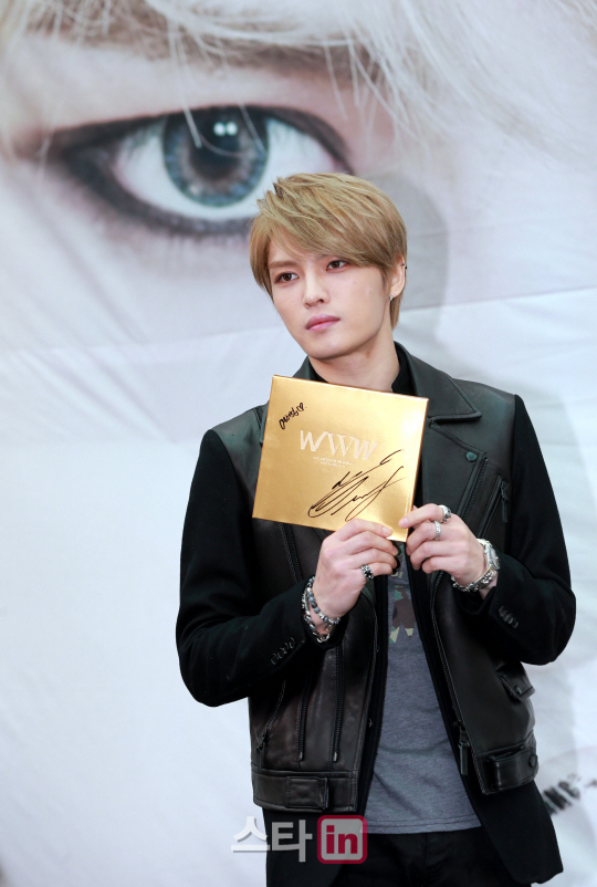 김재중 '제 사인 어때?'                                                                                                                                                                  