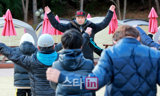 류현진 '준비 운동은 철저히'                                                                                                                                                             