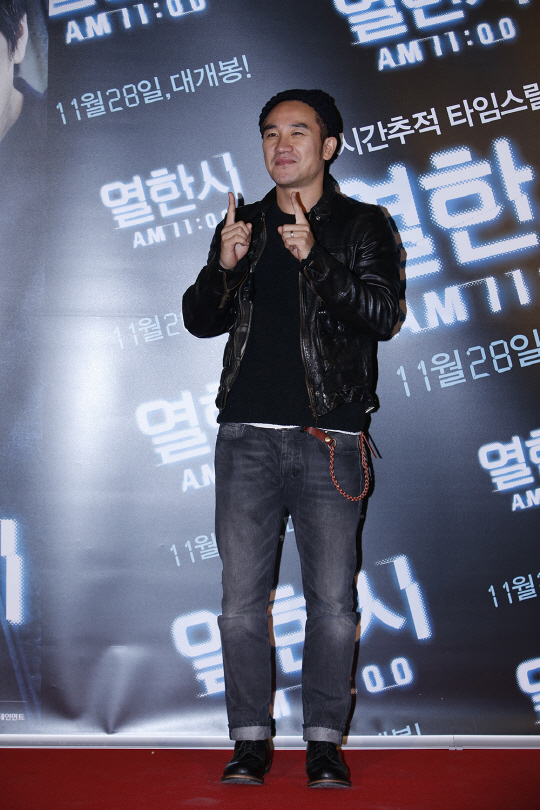 엄태웅, '열한시' 시사회에 '시라노' 식구들 총출동                                                                                                                              