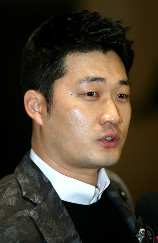  출국 인터뷰하는 오승환                                                                                                                                                                           