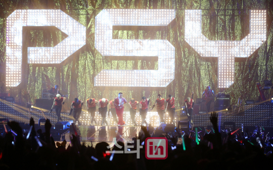 연말 콘서트 갖는 싸이                                                                                                                                                                             