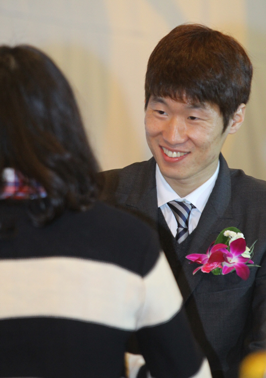  따뜻한 사랑 전달하는 박지성                                                                                                                                                                      
