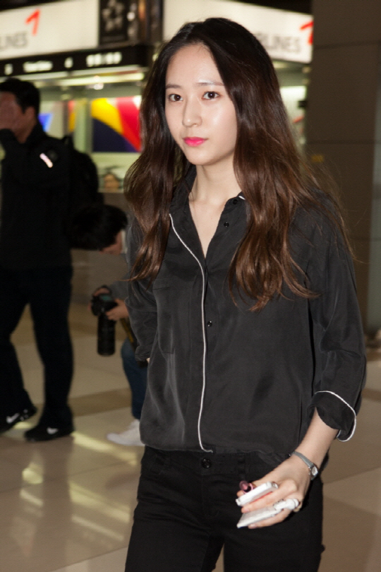 크리스탈, 결점 없는 투명한 피부                                                                                                                                                                   