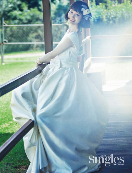  송경아, 웨딩화보 공개 '싱그러운 미소'                                                                                                                                                  