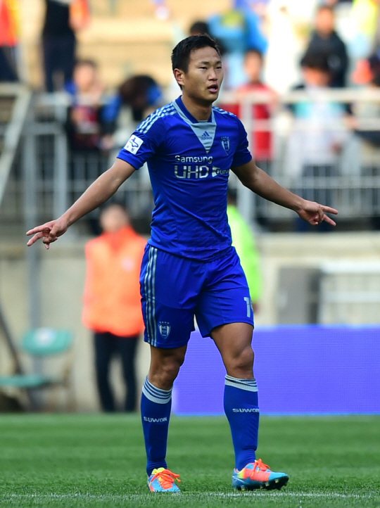 '정대세 맹활약' 수원, 인천에 3-0 대승...리그 2위 도약