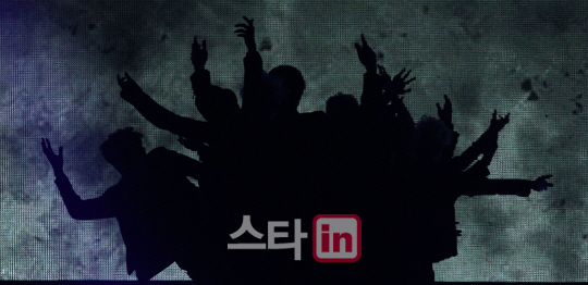 파워풀한 엑소(EXO)의 무대                                                                                                                                                                         