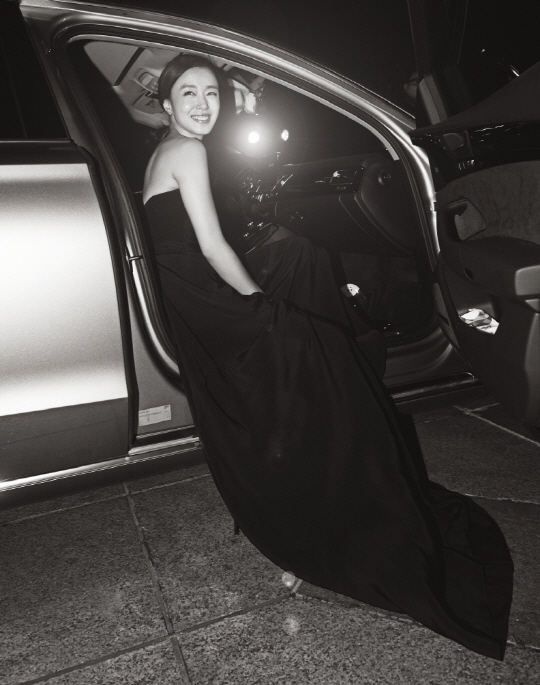  전도연, '백상 시상식' 비하인드컷.. '고혹적인 미소'                                                                                                                           