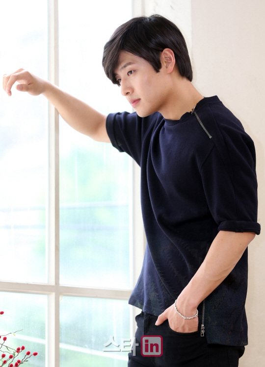 강하늘 매력이 넘치는 배우                                                                                                                                                                         