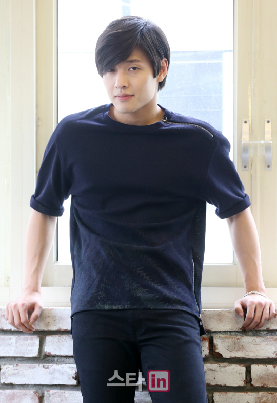 강하늘 '모델포스'                                                                                                                                                                       