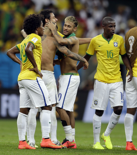 '칠레 잘 만났다' 브라질, 카메룬 꺾고 A조 1위..칠레와 대결