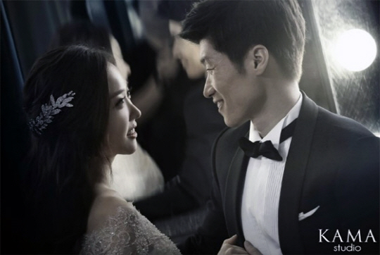 박지성-김민지, 웨딩화보서 애정 가득한 눈빛                                                                                                                                                        