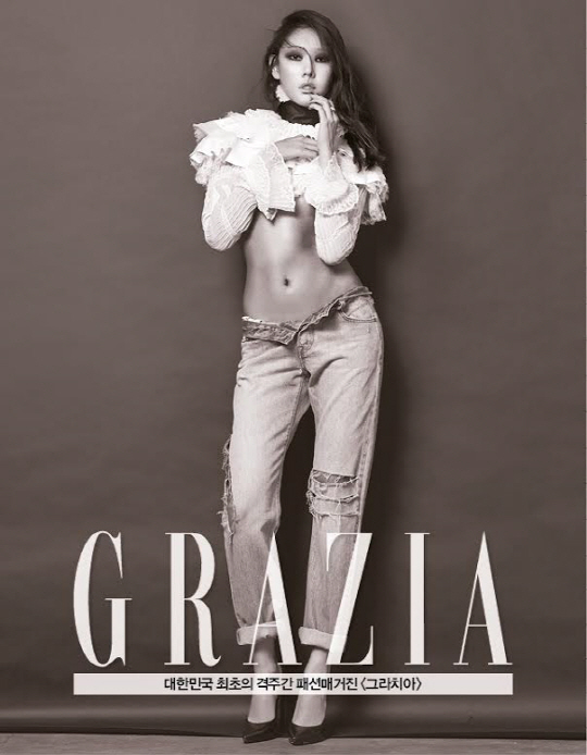 한혜진, 바지 지퍼 살짝 내리고 농염한 눈빛                                                                                                                                                         