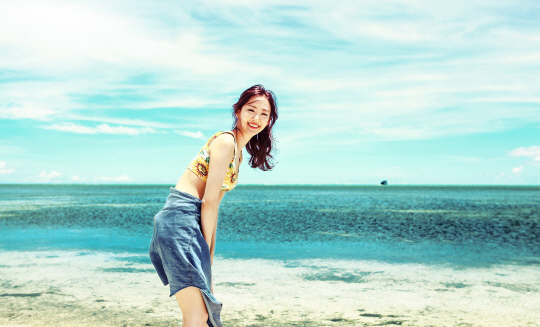 씨스타 다솜 '파란 바다 앞 눈부신 미녀'                                                                                                                                                  