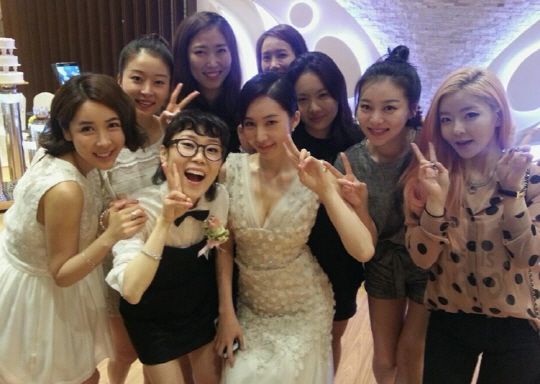 신주아 결혼, 미녀군단 `총출동`..브이^^                                                                                                                                                            