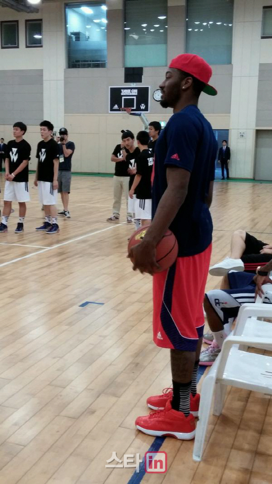  존 월 '유망주들, 제법 하는 군'                                                                                                                                                         