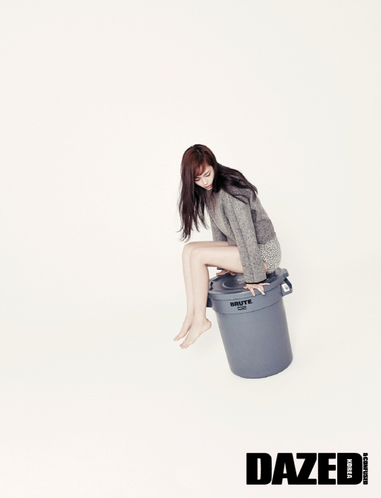 이하나, 화보 공개.. 청순미 물씬 '늘씬 각선미 눈길'                                                                                                                                            